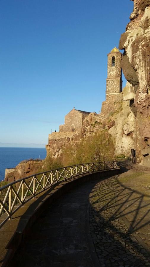 La Tartaruga Spiaggiata - Bilocale Centrale A Pochi Metri Dalla Spiaggia Castelsardo Exterior foto